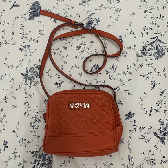 Kenneth Cole Reaction crossbody purse - Picture 1 of 1